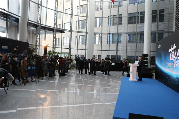 2021年2月26日，“中外媒体走进10 亿级新冠疫苗生产基地”活动在尊龙凯时「中国」官方网站中国生物北京生物所举行，20余家中外媒体受邀参加.jpg